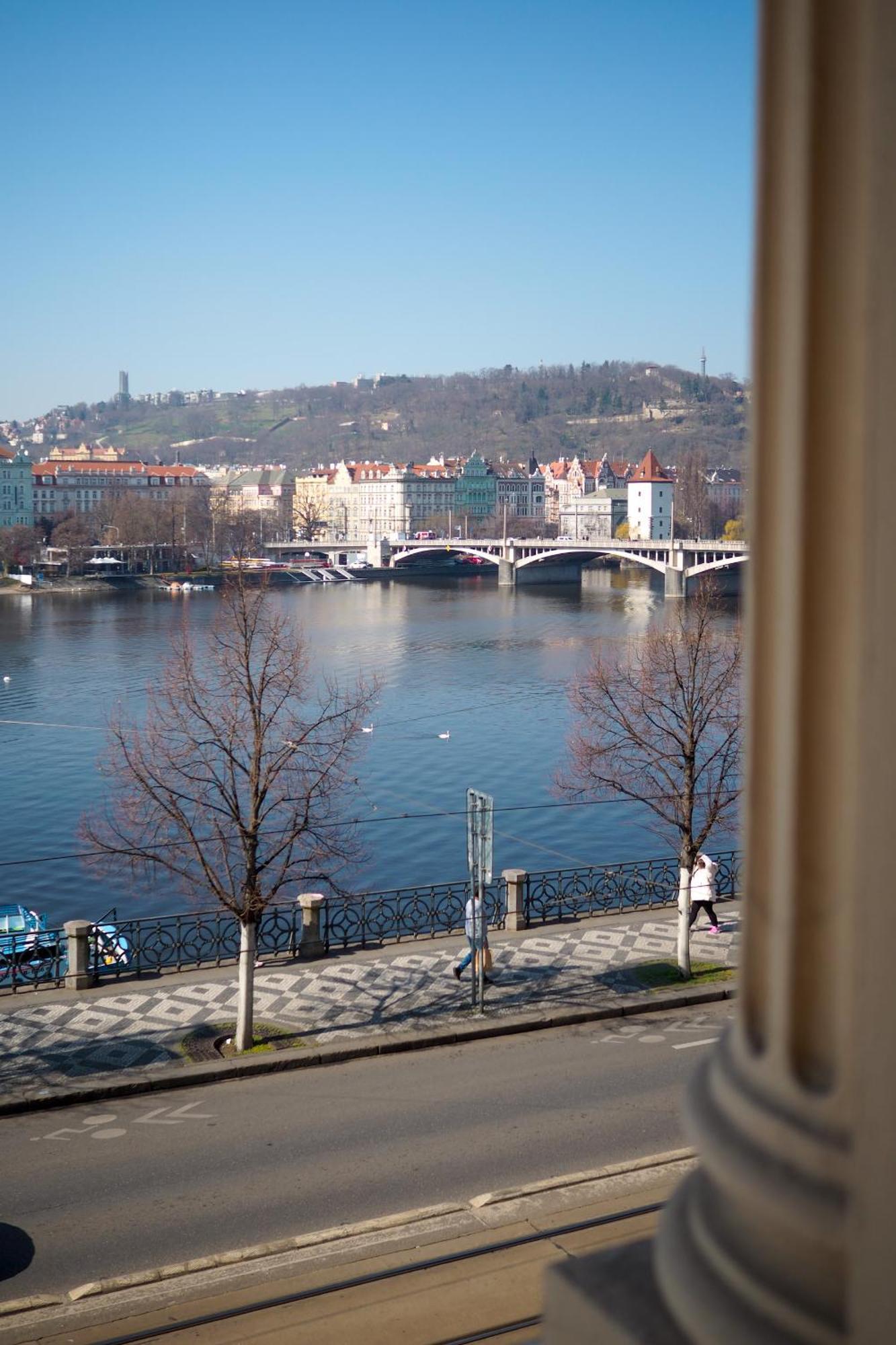Rasinovo Nabrezi - Riverside Residence Prag Exteriör bild