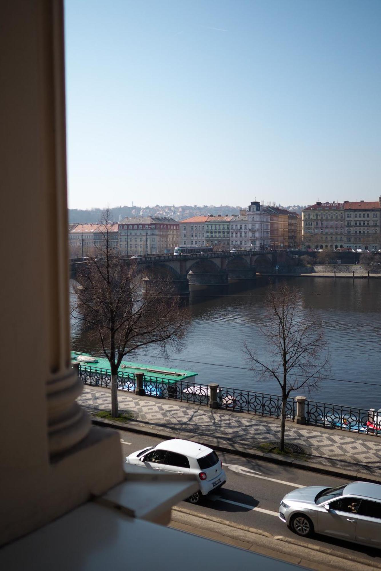 Rasinovo Nabrezi - Riverside Residence Prag Exteriör bild